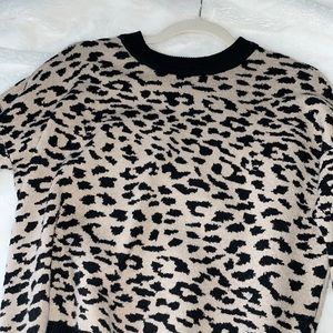 Comfy 80s/90s style cheetah print sweater!